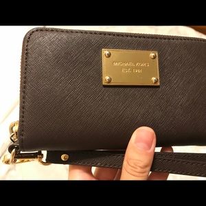 Michael Kors Zip Around Wallet